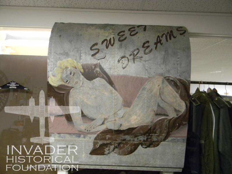 File:SWEET DREAMS NOSE ART.jpg